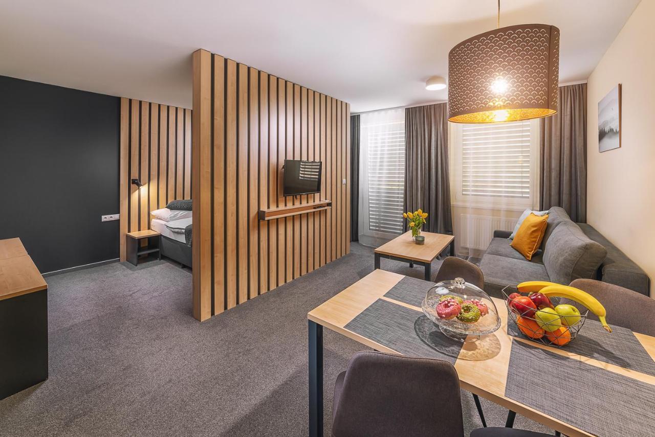 Timeout City Hotel Liptovský Mikuláš Esterno foto