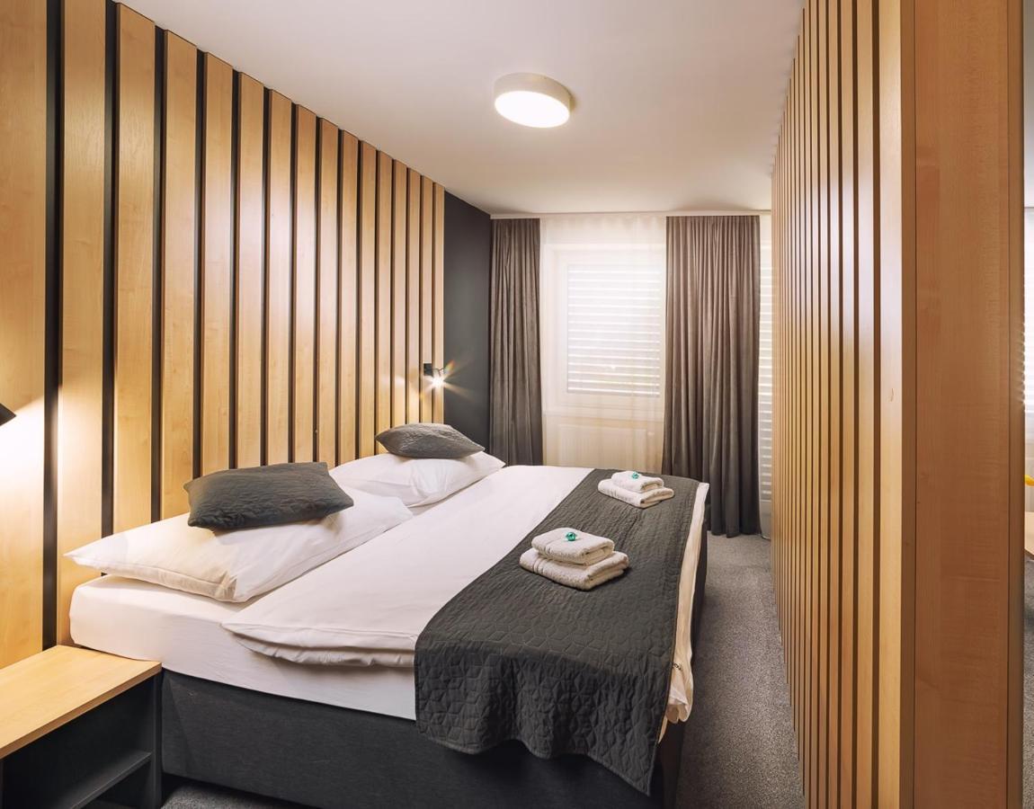 Timeout City Hotel Liptovský Mikuláš Esterno foto