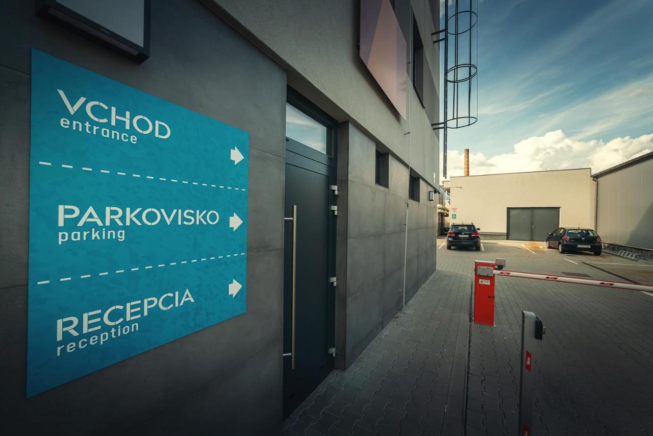 Timeout City Hotel Liptovský Mikuláš Esterno foto